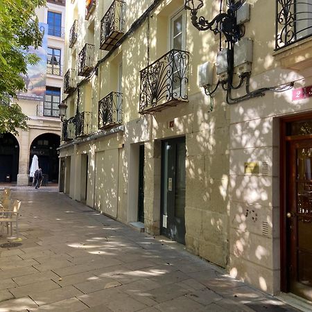 Alojamiento En Pleno Centro Con Wifi Y Aire Acondicionado Logrono Exterior photo