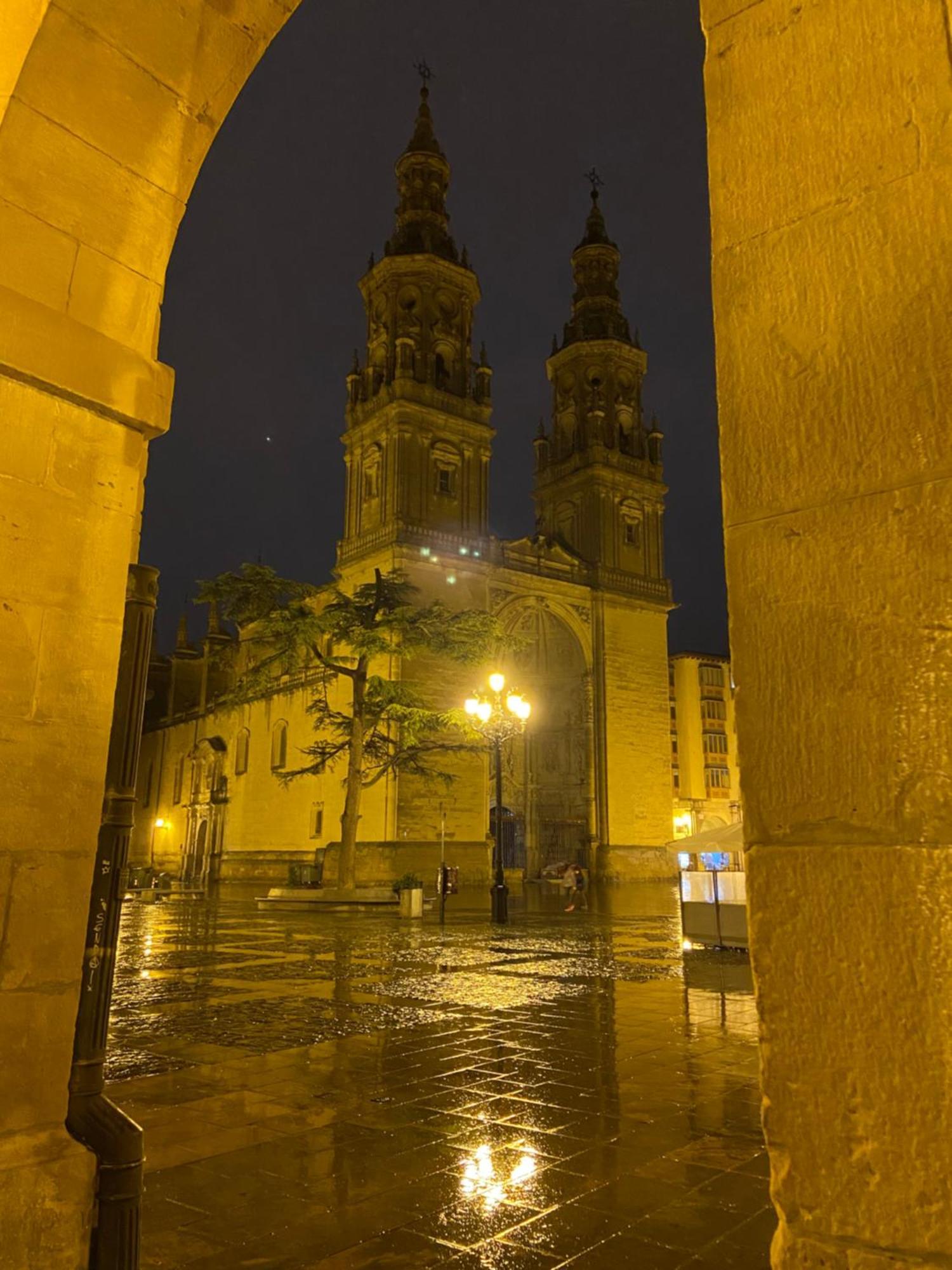 Alojamiento En Pleno Centro Con Wifi Y Aire Acondicionado Logrono Exterior photo